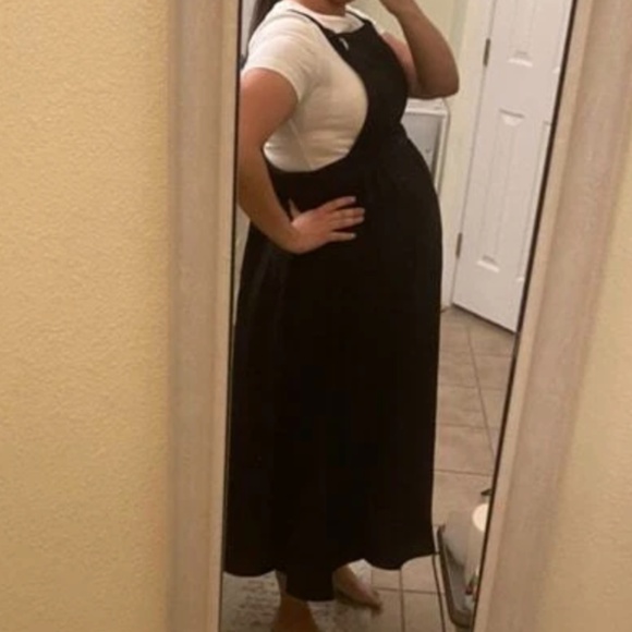 Classic Black Tie Strap Midi Dress - Picture 4 of 6